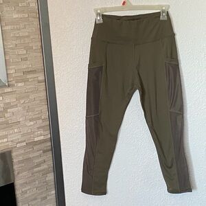 Blooming Jelly Leggings with side mesh and pockets Size Small